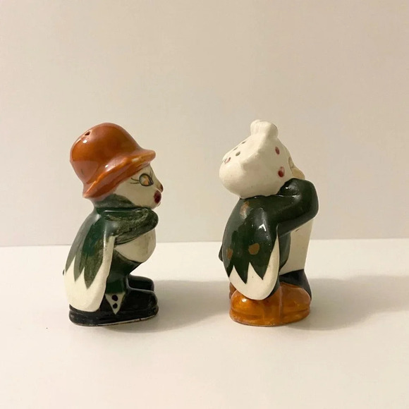 Vintage Ceramic Love Bug Ladybug Salt and Pepper Shakers 4 Inch Anthropomorphic - Picture 4 of 15